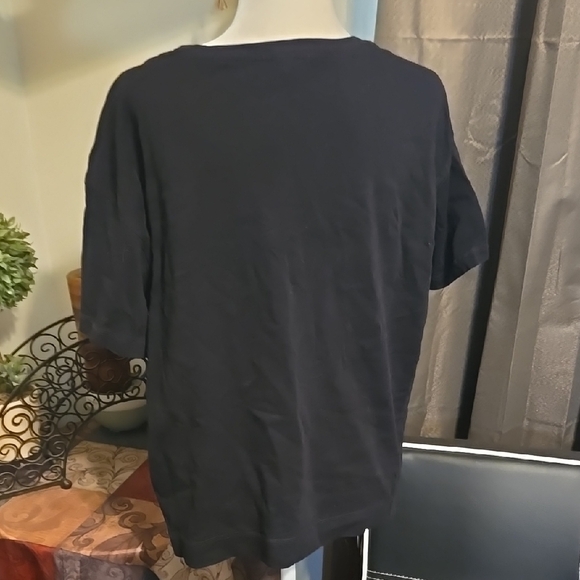 Old Navy Classic Black Tee - Picture 2 of 2